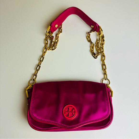 Tory Burch Handbags - Tory Burch Fuchsia Pink Chain Crossbody Bag